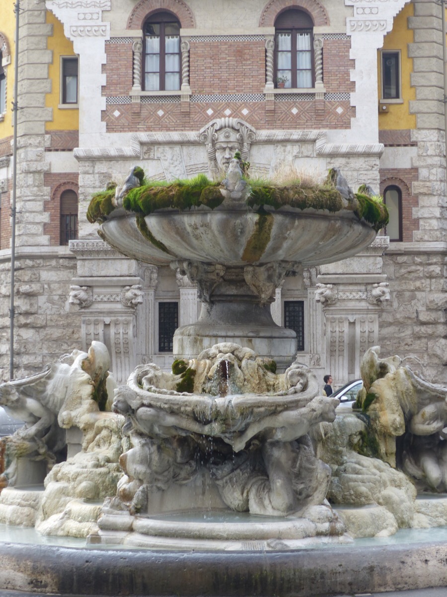 Frog fountain Rome